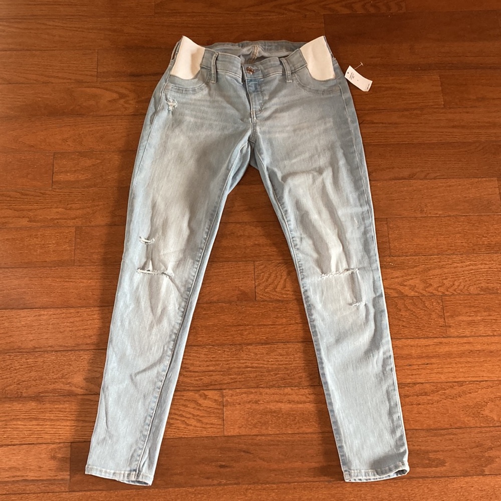NWT Gap Maternity Distressed Easy Legging Jean - 4 or 27